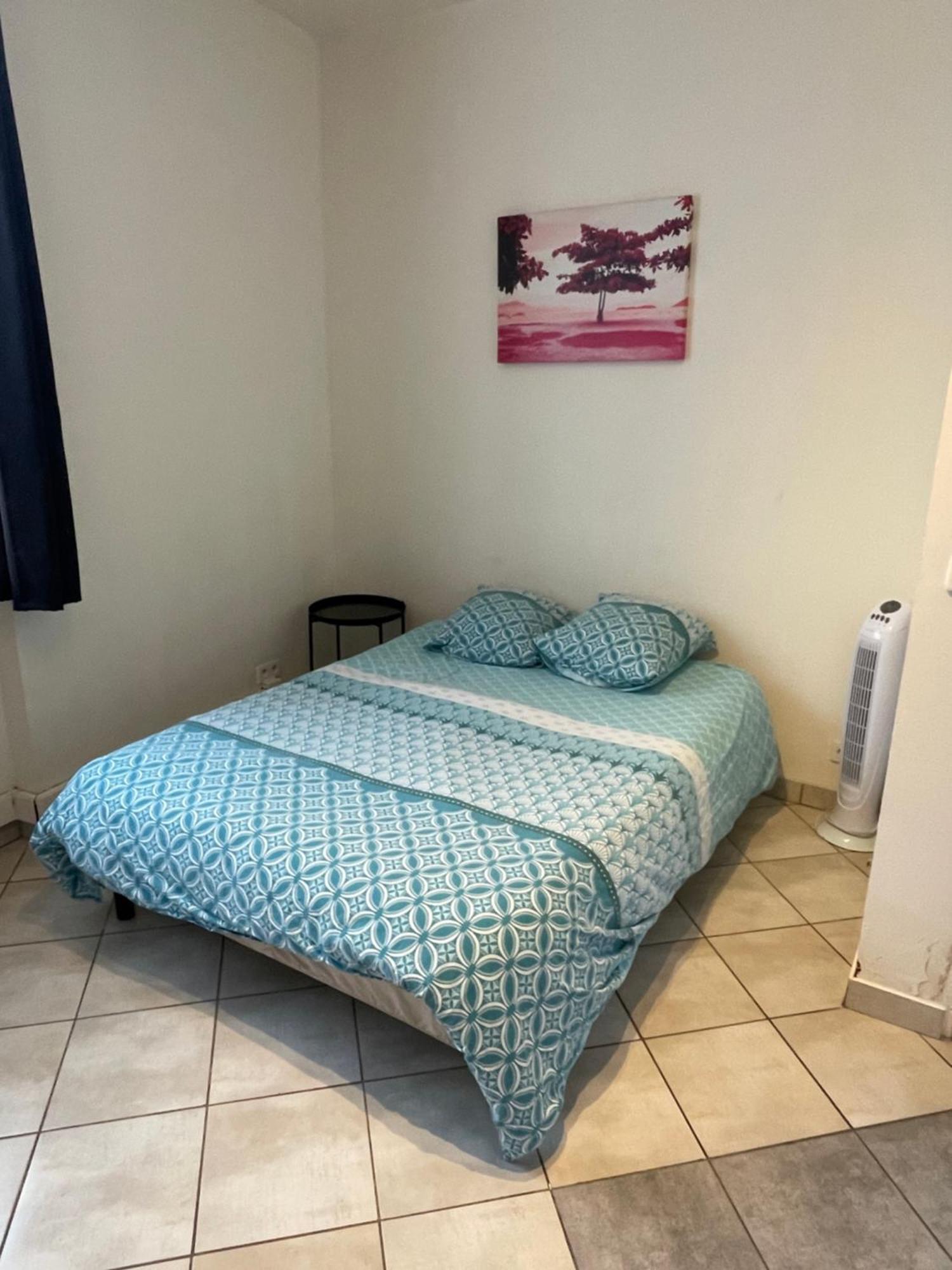 Grand T2 Sur Cour Apartment Aufferville Luaran gambar